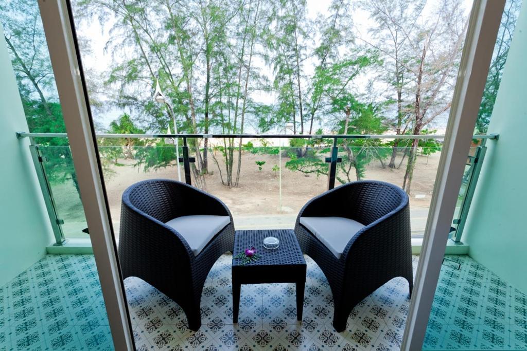 Anda Beachside Hotel Karon Bagian luar foto